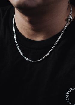 How to Choose the Perfect Cuban Chain for Any Outfit with ChainsHouse: A Complete Buyer’s Guide