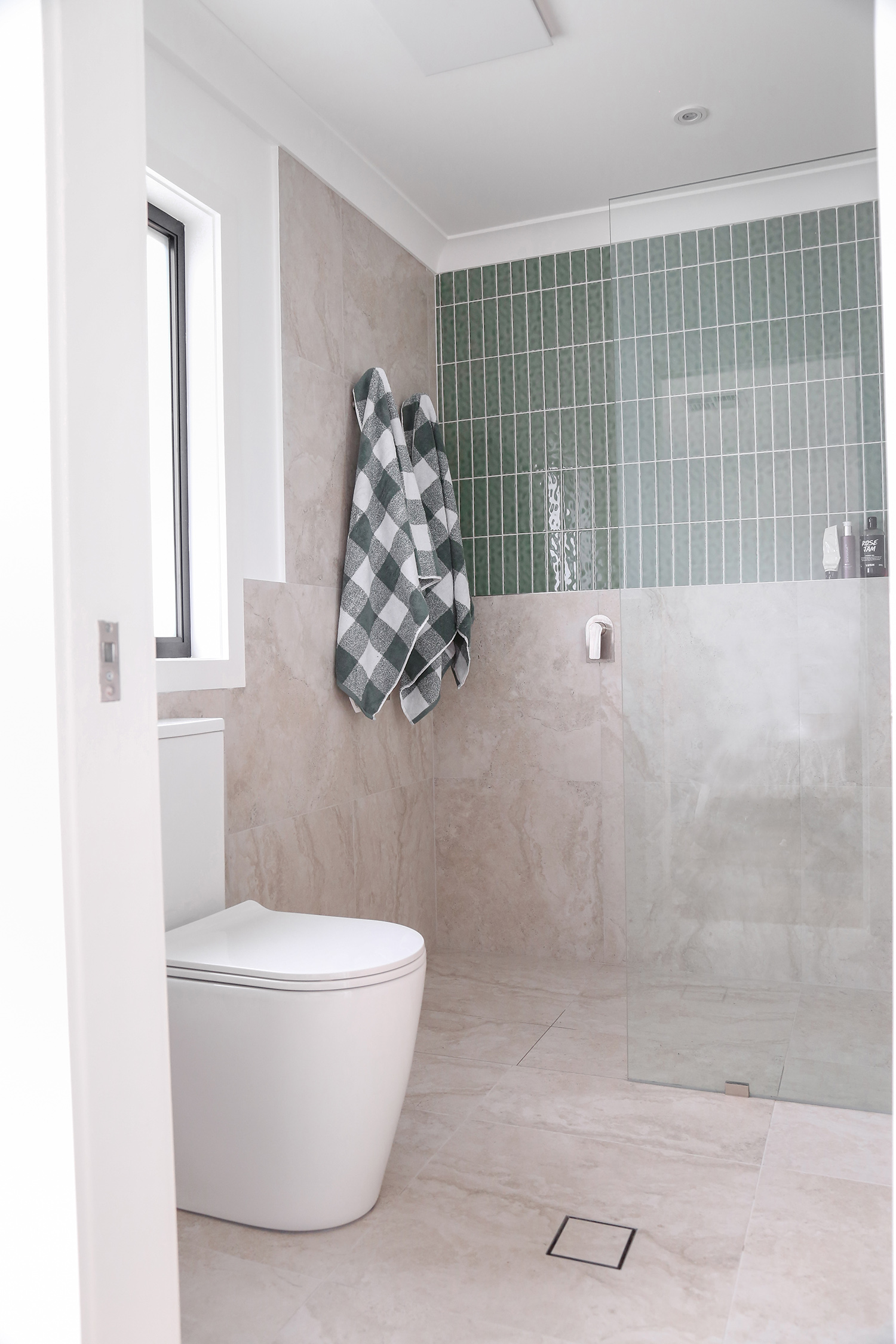 Japandi-style ensuite bathroom