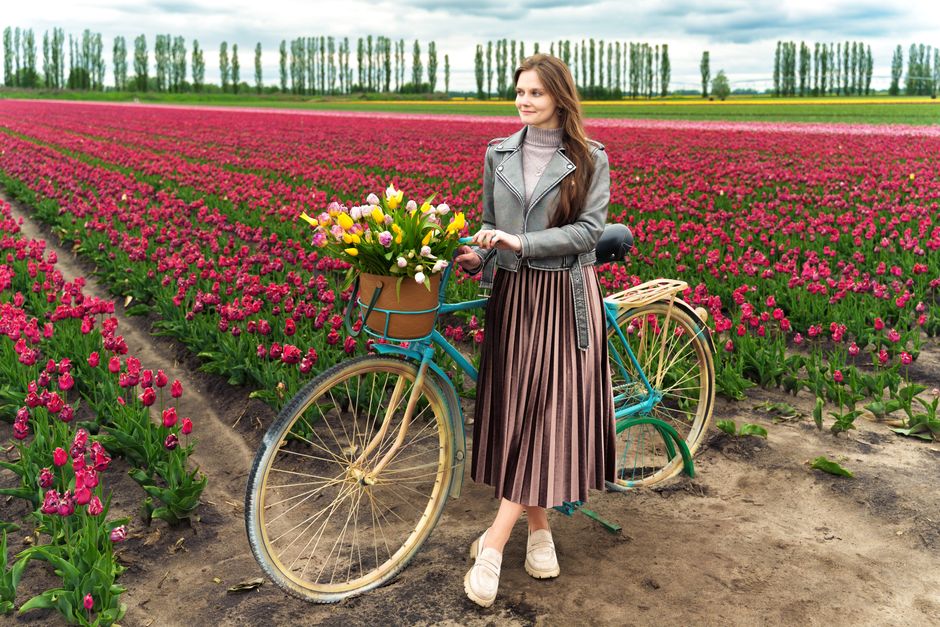 Why Modest Midi Skirts Work Better Than Micro-Minis for Fall